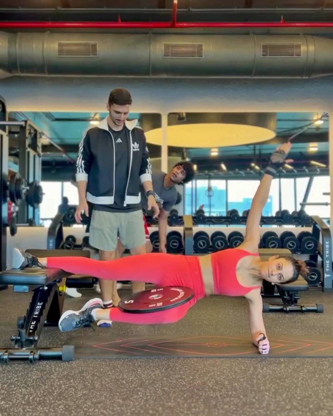 Ünlü oyuncu yürekleri ağza getirdi! Apar topar hastaneye kaldırıldı 7